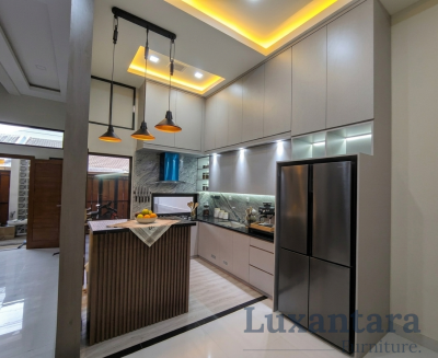 Inspirasi Kitchen Set Dengan Kabinet Full-Height